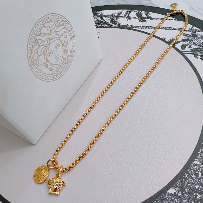 Versace necklace lyx216